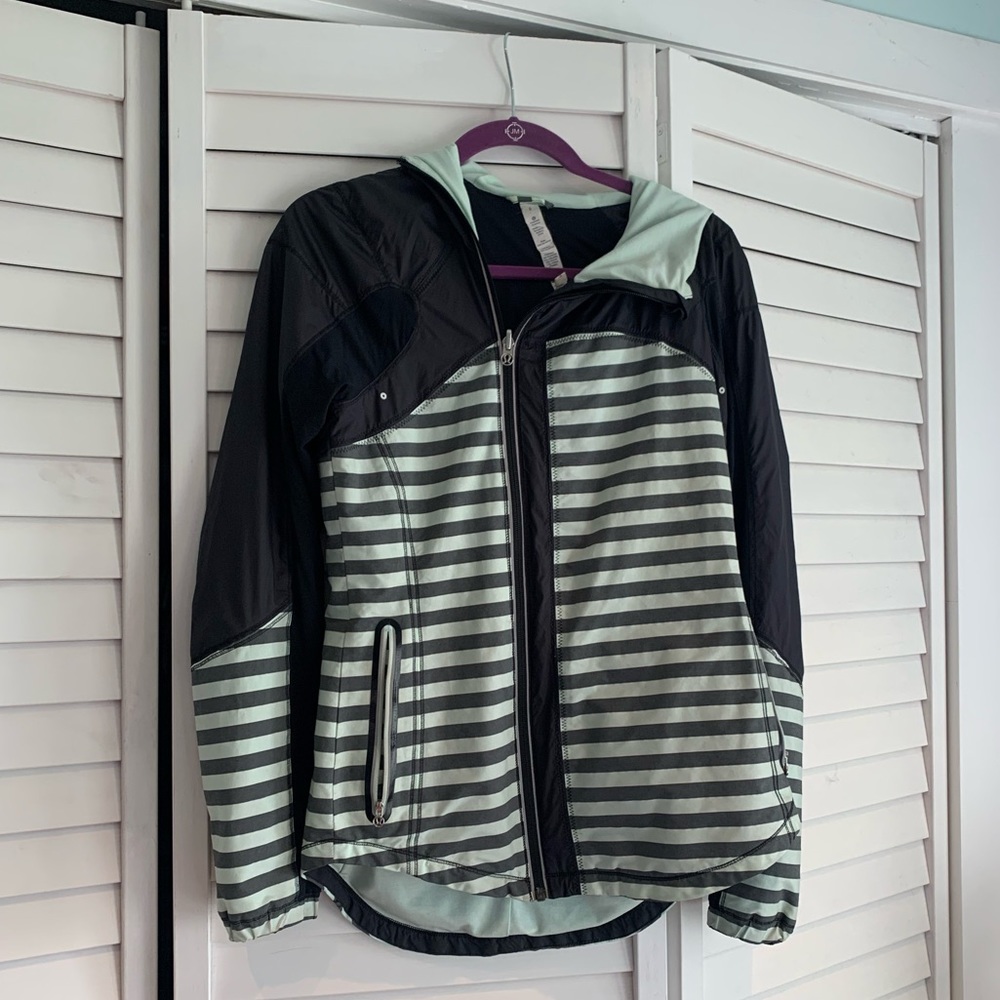 MOVING SALE: Lululemon mint jacket